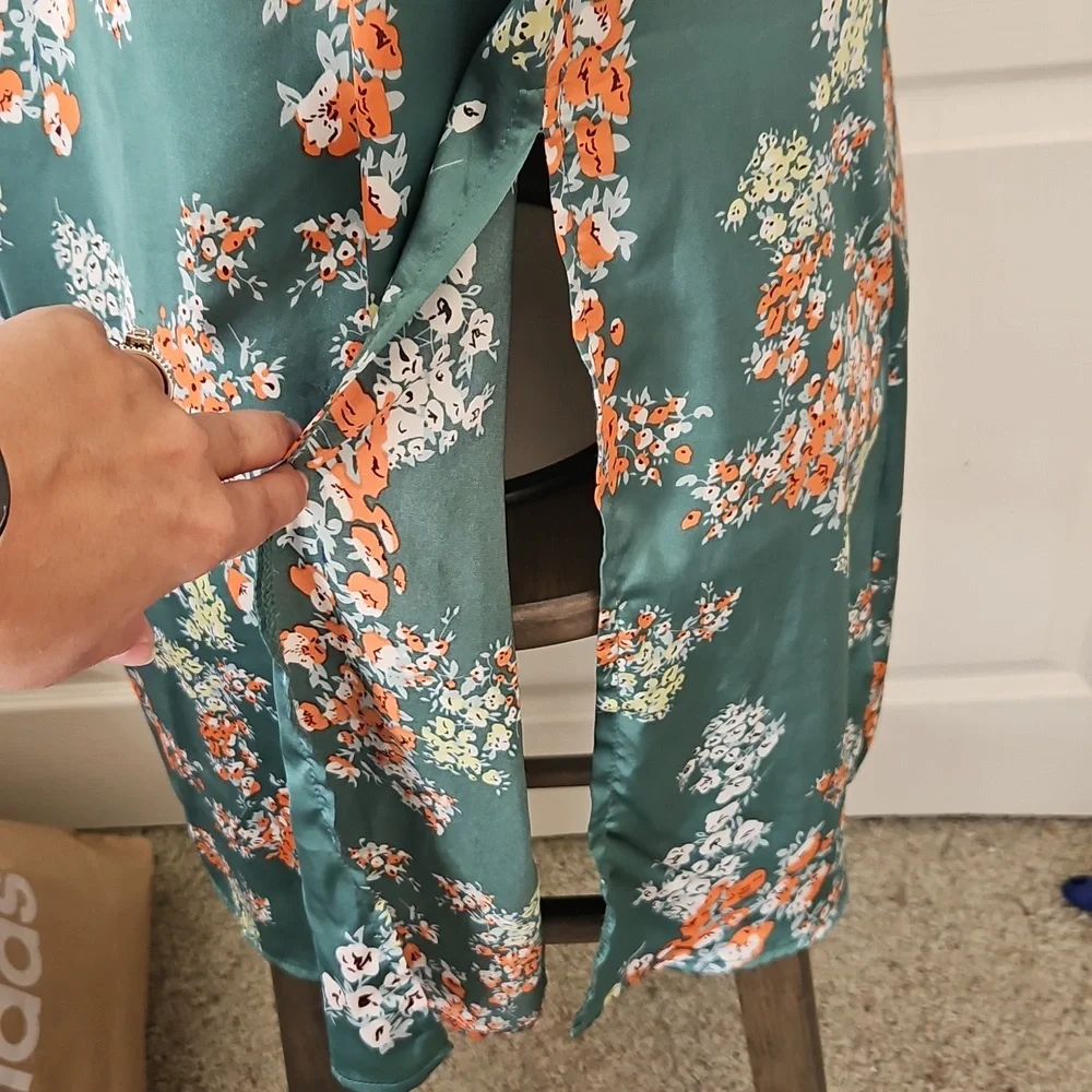 Unbranded Beautiful Midi Dress Front Slit, Tie-up Bust in green floral satin - Picture 4 of 11